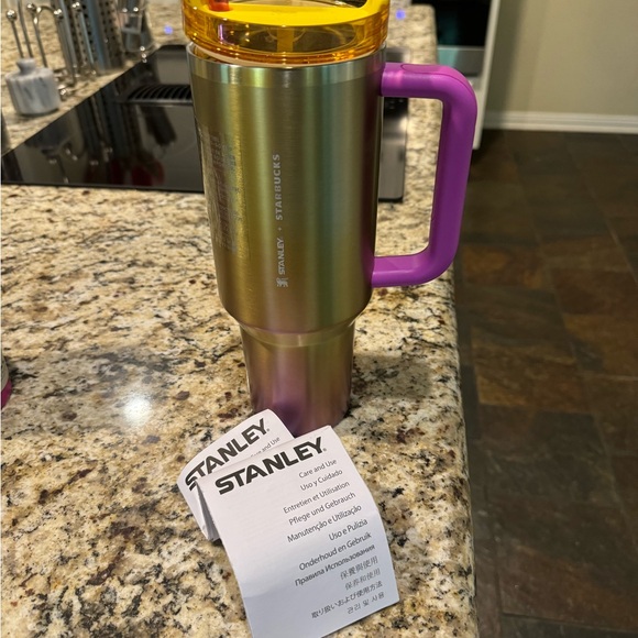 Brand New Sunset gradient Stanley. Never used! Perfect condition - Picture 4 of 5